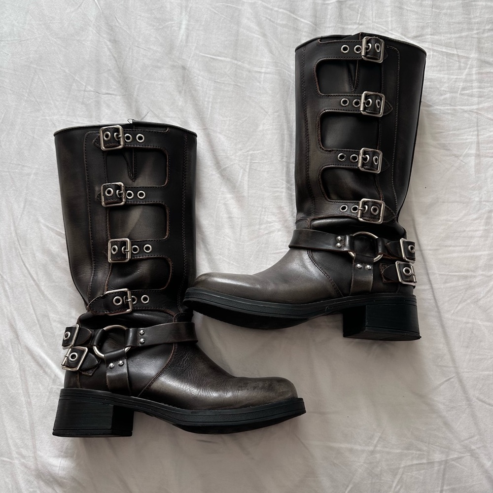 steve madden rocky brown distressed boots